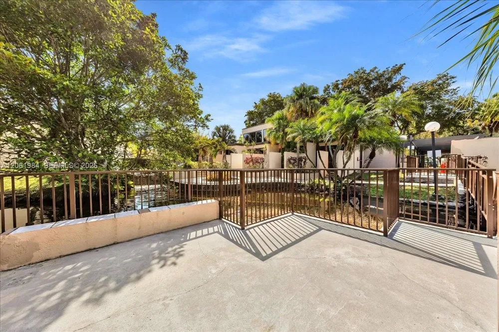 2240 Cypress Bend Dr #204 Pompano Beach, FL 33069