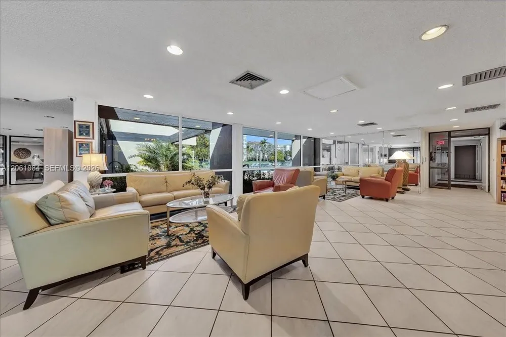 2240 Cypress Bend Dr #204 Pompano Beach, FL 33069
