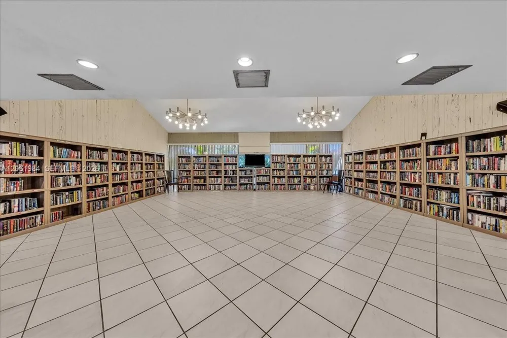 2240 Cypress Bend Dr #204 Pompano Beach, FL 33069