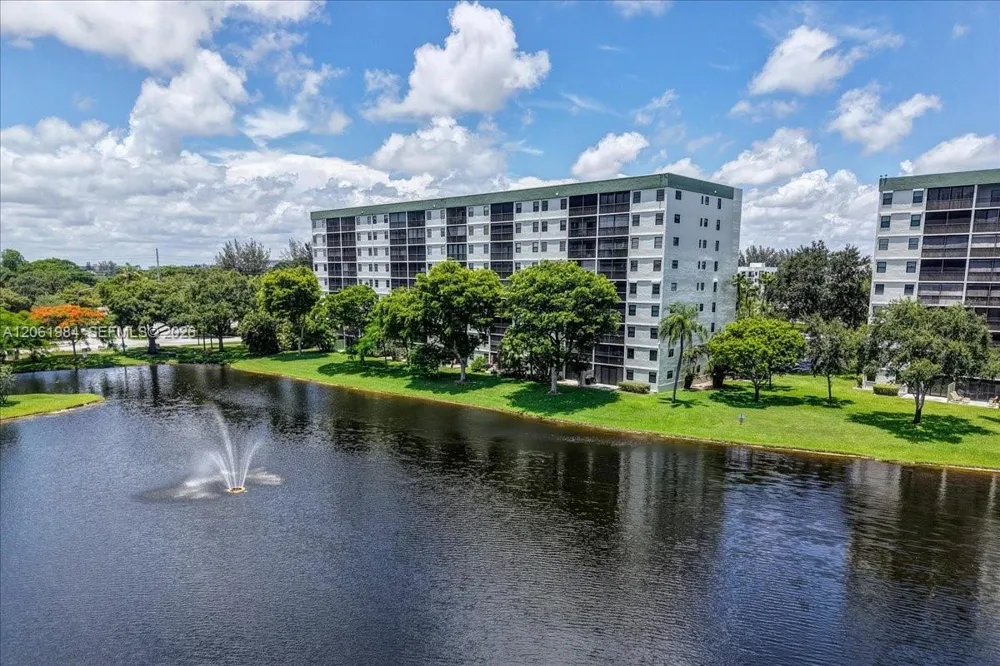 2240 Cypress Bend Dr #204 Pompano Beach, FL 33069