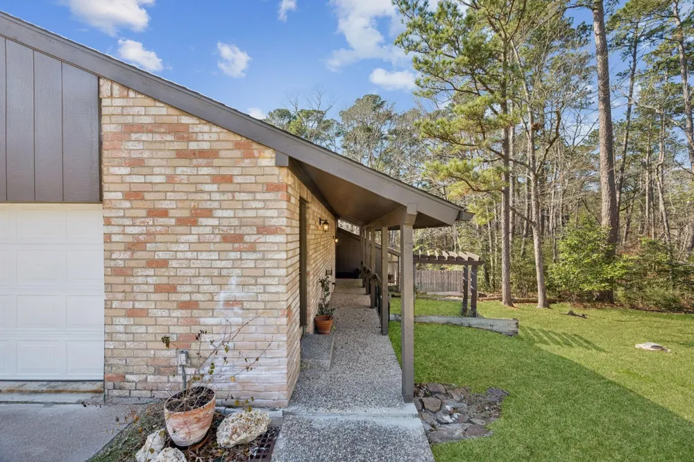 24617 Camwood Road Huntsville, TX 77320