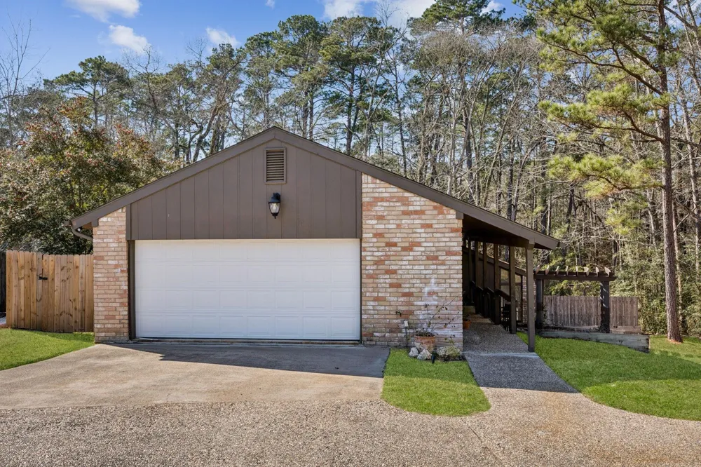 24617 Camwood Road Huntsville, TX 77320