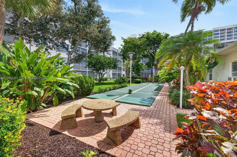 1541 S Ocean Blvd #204 Lauderdale By The Sea, FL 33062