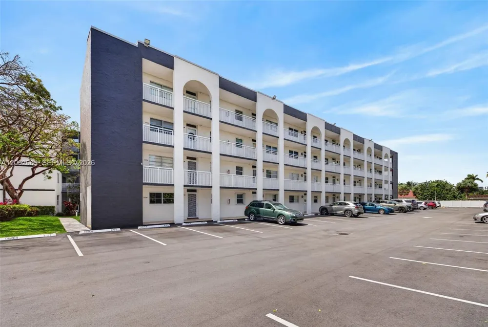 1541 S Ocean Blvd #204 Lauderdale By The Sea, FL 33062