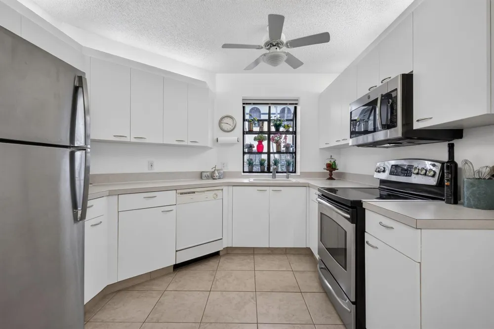 5135 FLORIA DRIVE #G Boynton Beach, FL 33437