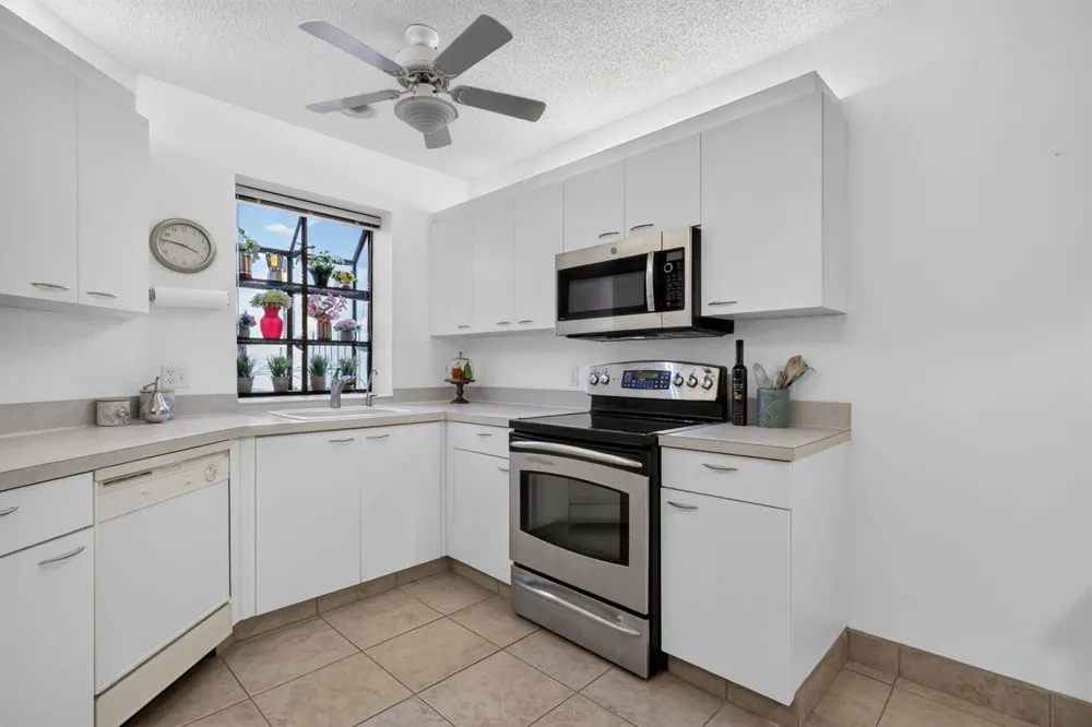5135 FLORIA DRIVE #G Boynton Beach, FL 33437