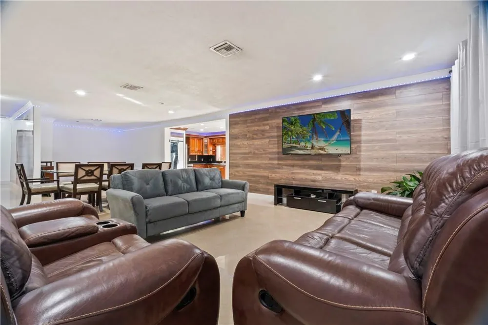 19340 NE 19 AVENUE North Miami Beach, FL 33179