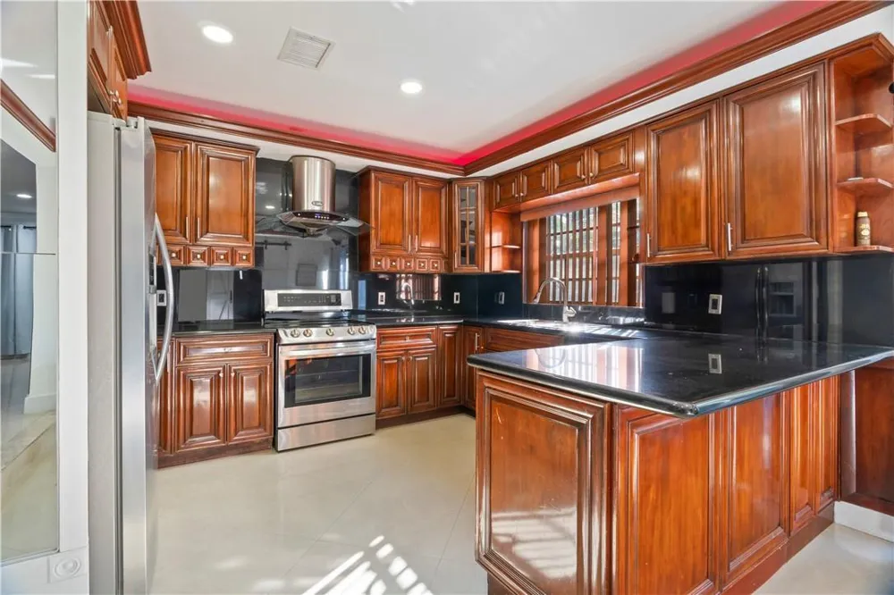 19340 NE 19 AVENUE North Miami Beach, FL 33179