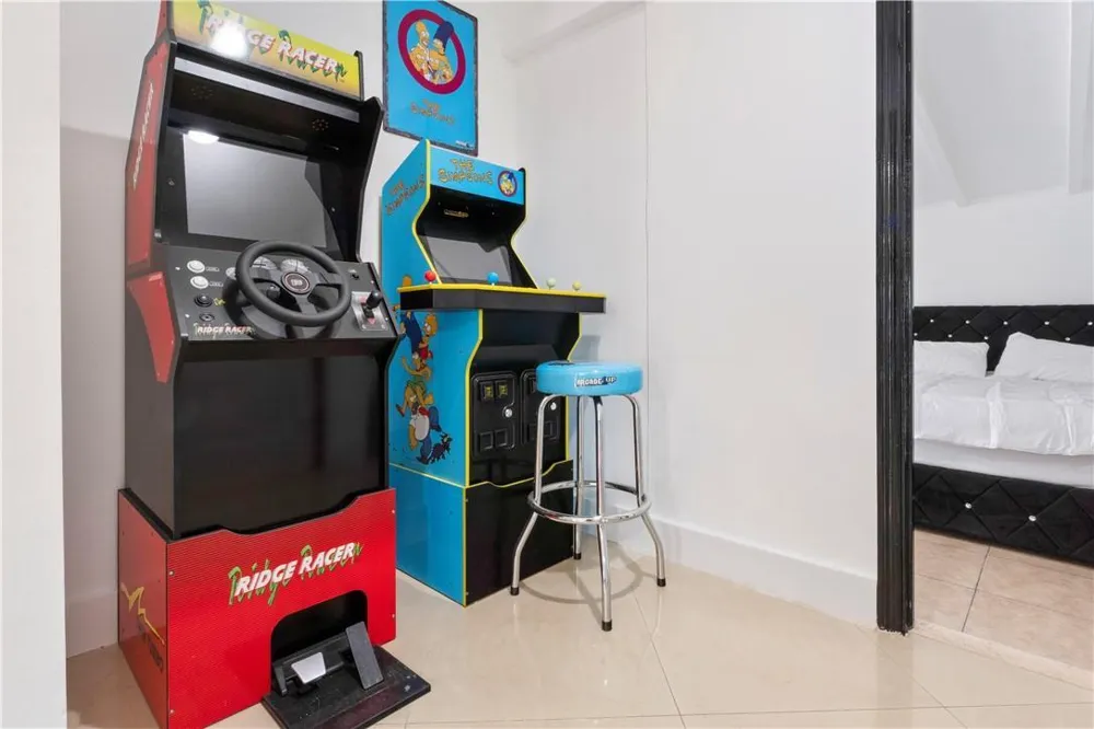 19340 NE 19 AVENUE North Miami Beach, FL 33179