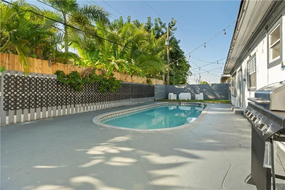 19340 NE 19 AVENUE North Miami Beach, FL 33179