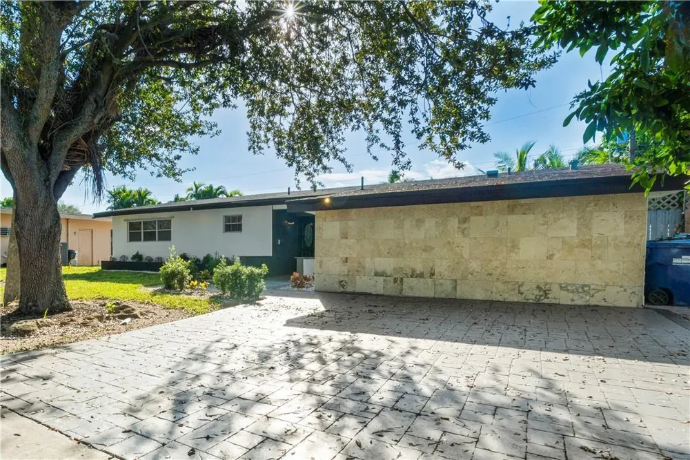 19340 NE 19 AVENUE North Miami Beach, FL 33179