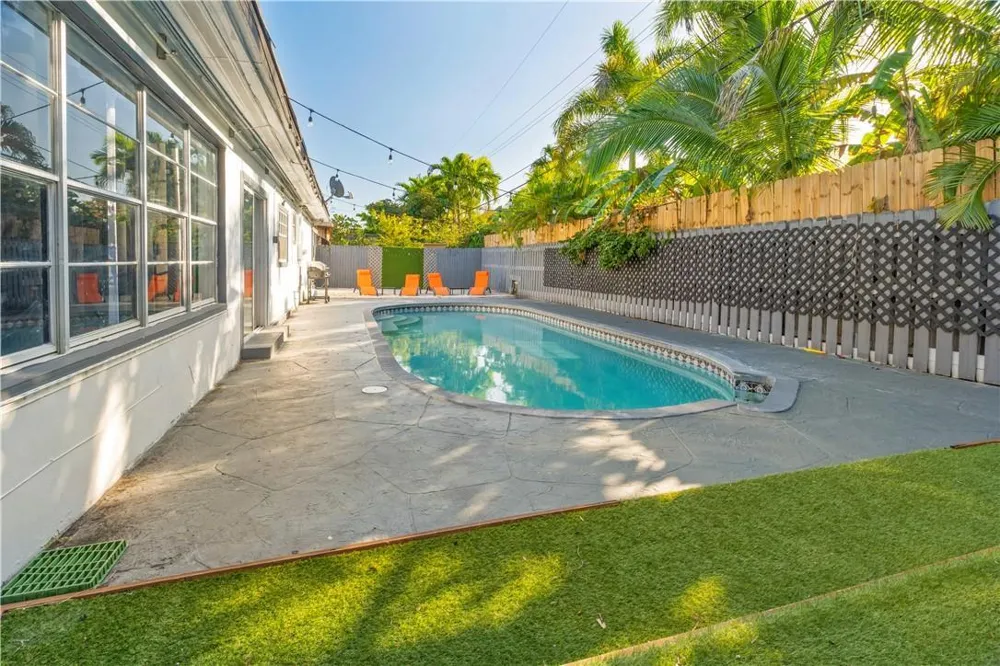 19340 NE 19 AVENUE North Miami Beach, FL 33179