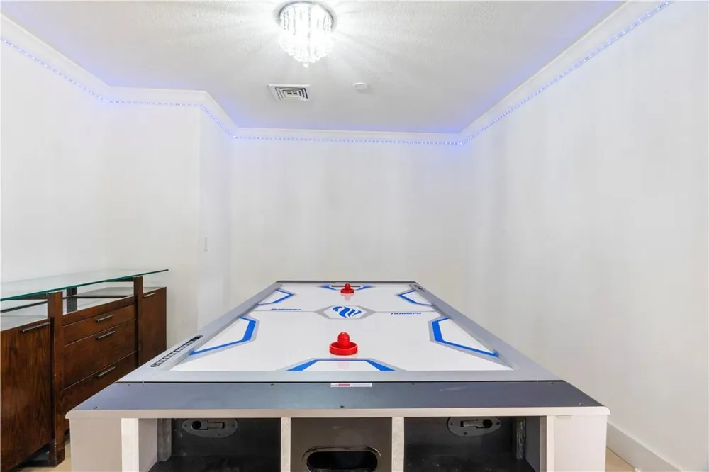 19340 NE 19 AVENUE North Miami Beach, FL 33179