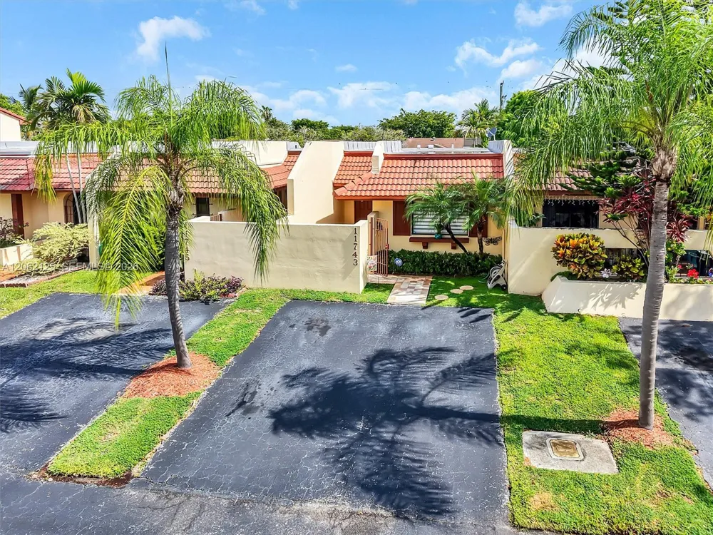 11743 SW 112th Ter Miami, FL 33186