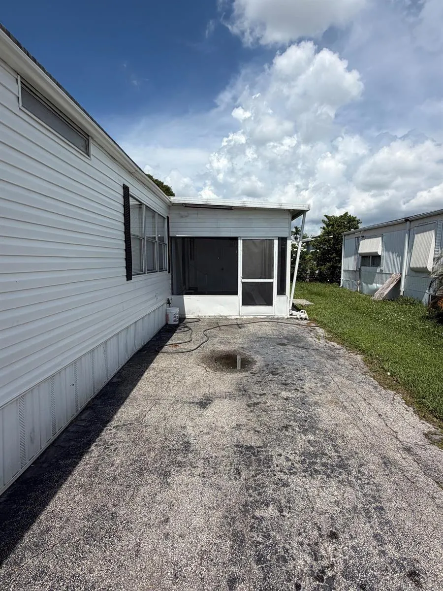 5251 SW 22ND AVENUE Dania Beach, FL 33312