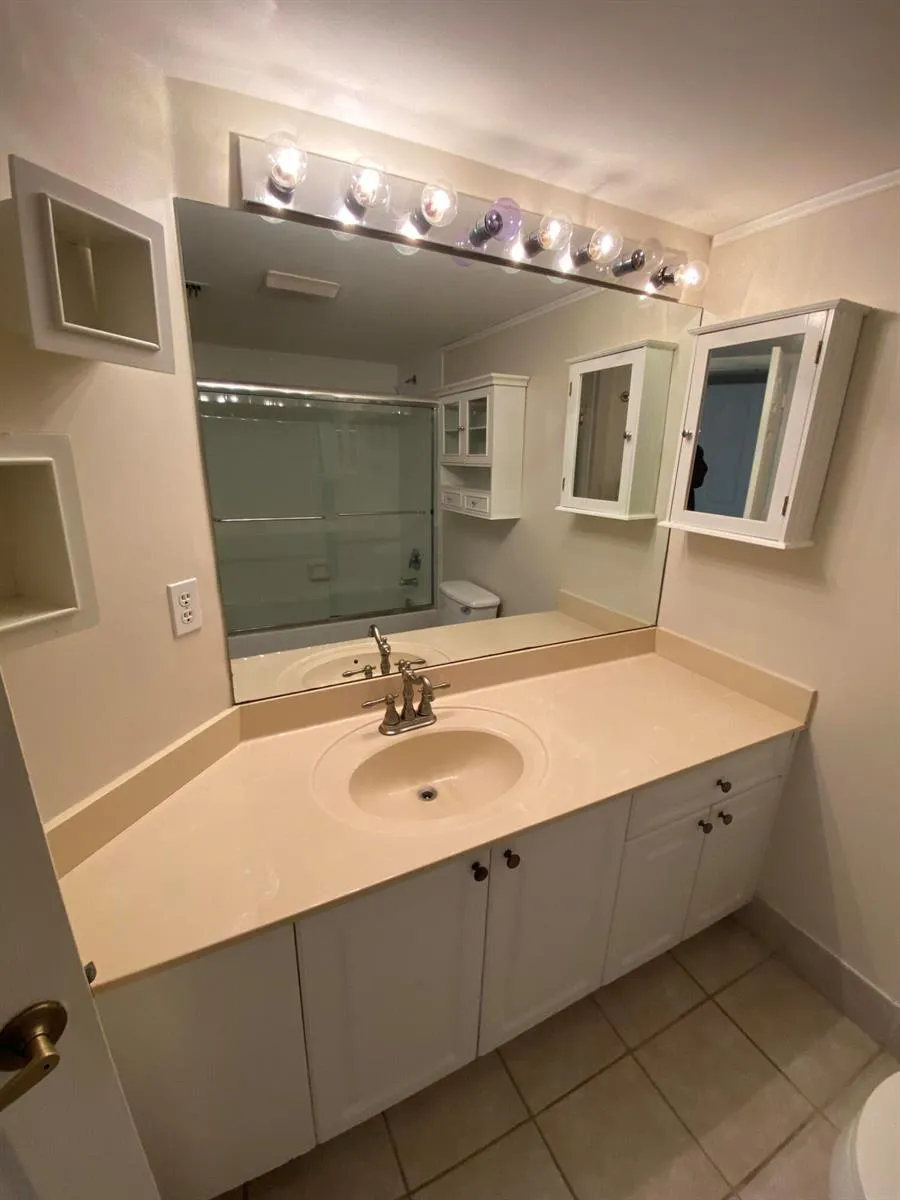 1100 S CRESTWOOD COURT S #1117 Royal Palm Beach, FL 33411