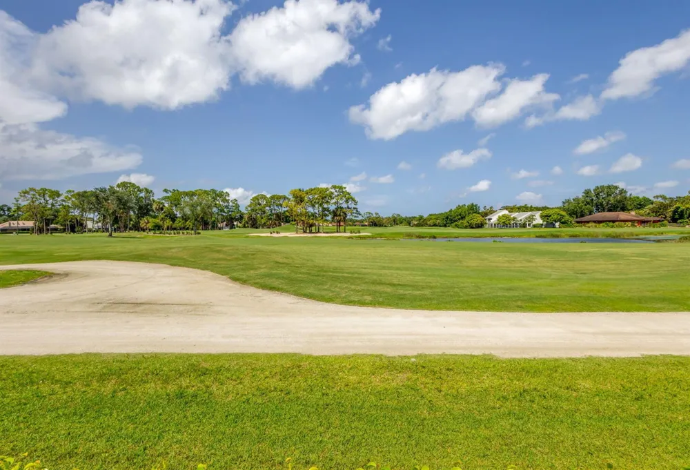 11 MARLWOOD LANE Palm Beach Gardens, FL 33418