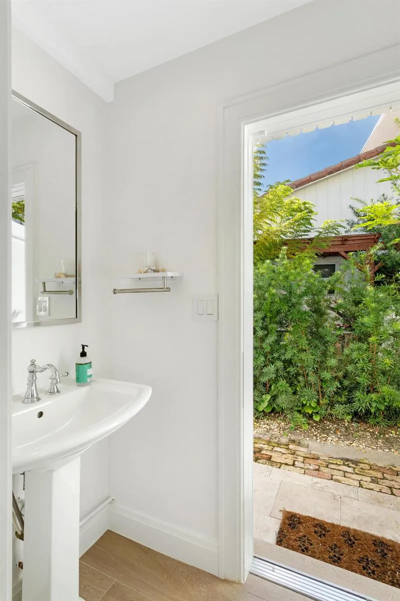 904 HYACINTH DRIVE Delray Beach, FL 33483