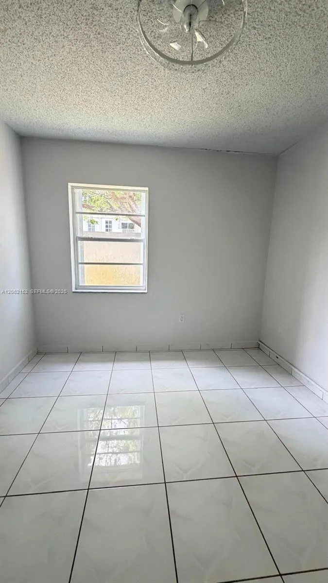 120 Royal Palm Rd #111 Hialeah Gardens, FL 33016