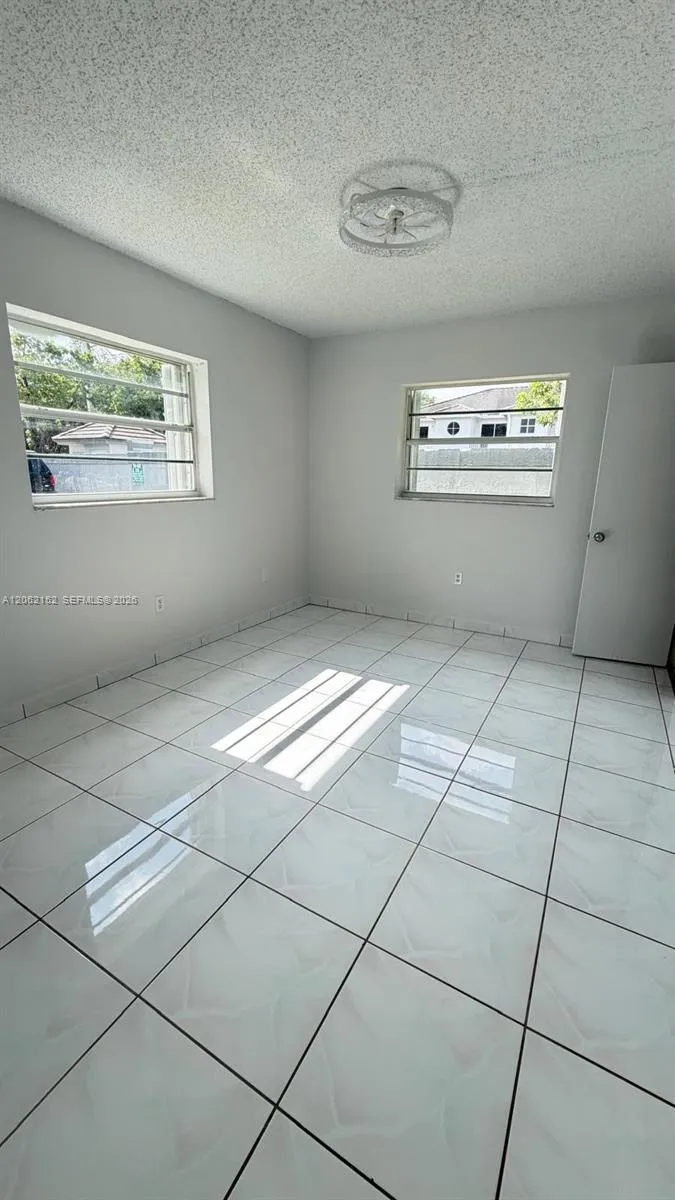 120 Royal Palm Rd #111 Hialeah Gardens, FL 33016
