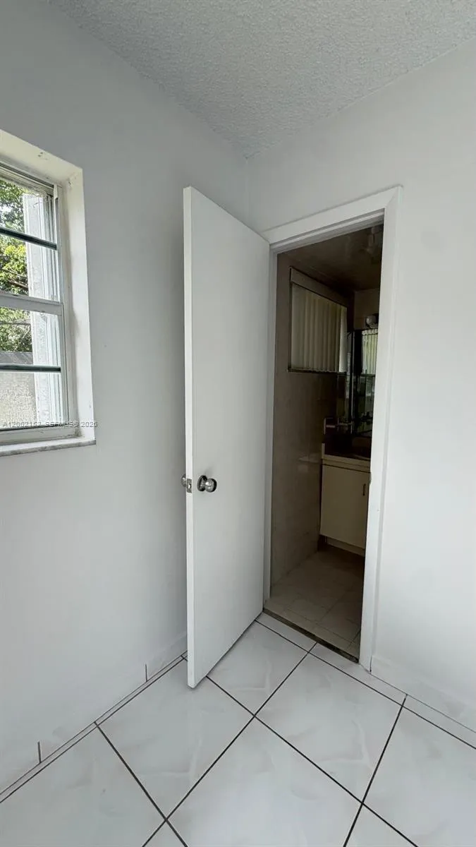 120 Royal Palm Rd #111 Hialeah Gardens, FL 33016