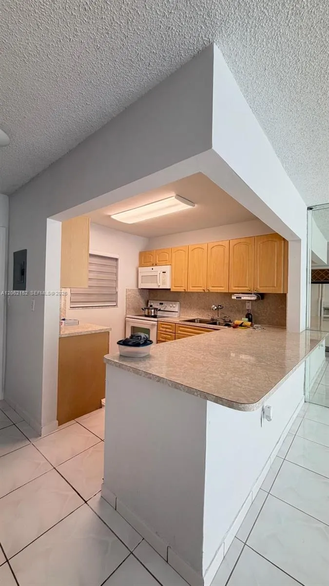 120 Royal Palm Rd #111 Hialeah Gardens, FL 33016