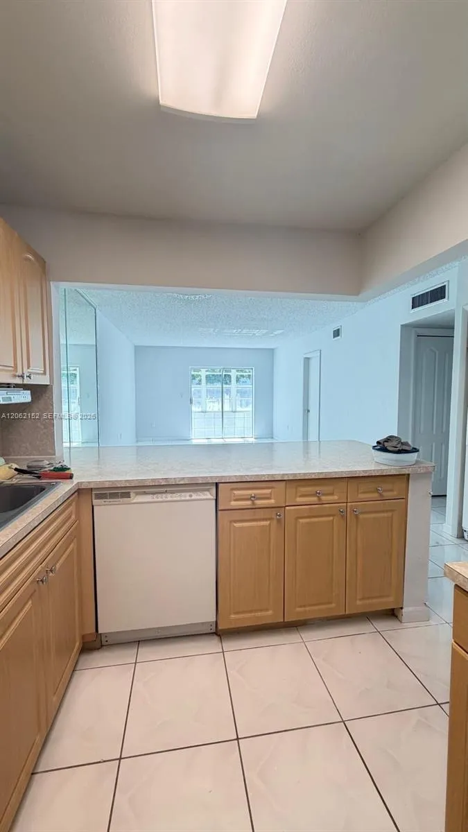 120 Royal Palm Rd #111 Hialeah Gardens, FL 33016