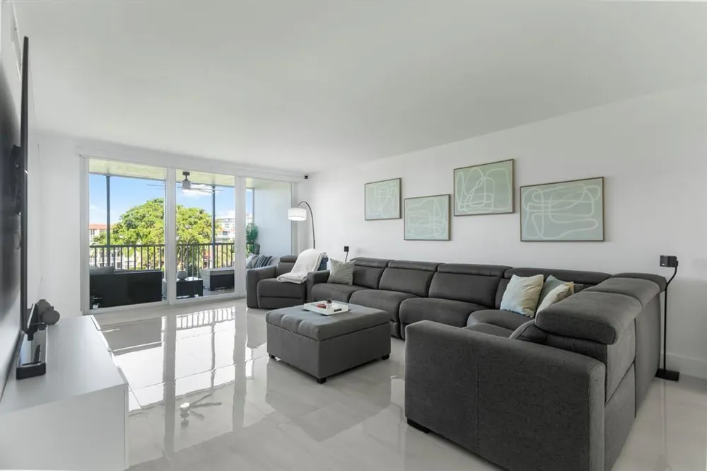 3100 NE 48th Court #413 Lighthouse Point, FL 33064