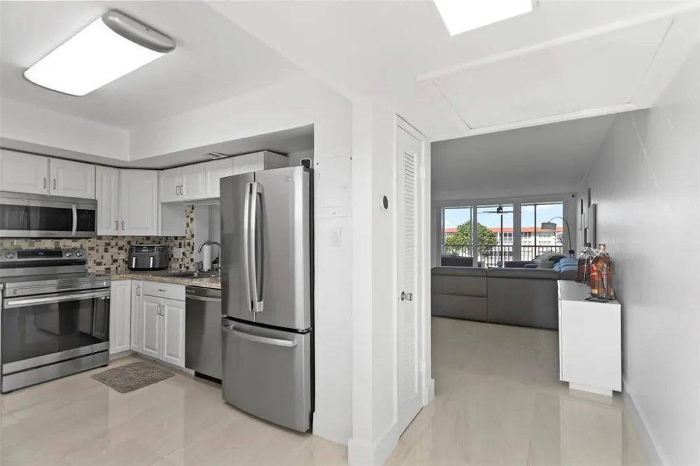 3100 NE 48th Court #413 Lighthouse Point, FL 33064