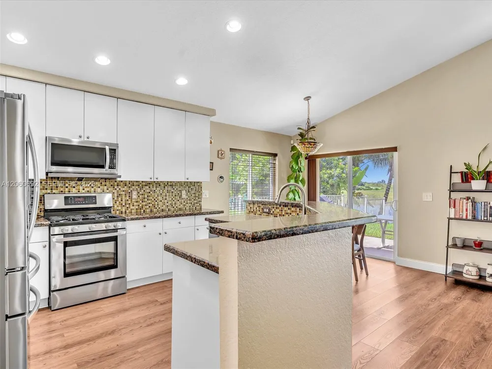 1208 NW 144th Ter Pembroke Pines, FL 33028