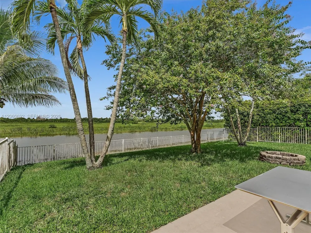 1208 NW 144th Ter Pembroke Pines, FL 33028