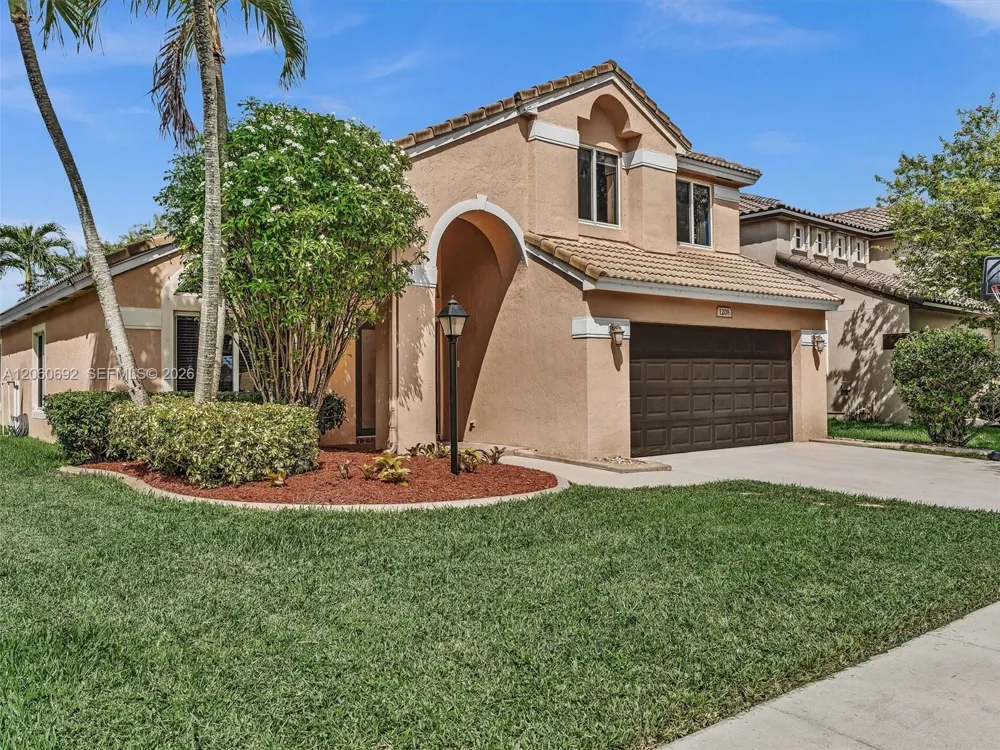 1208 NW 144th Ter Pembroke Pines, FL 33028