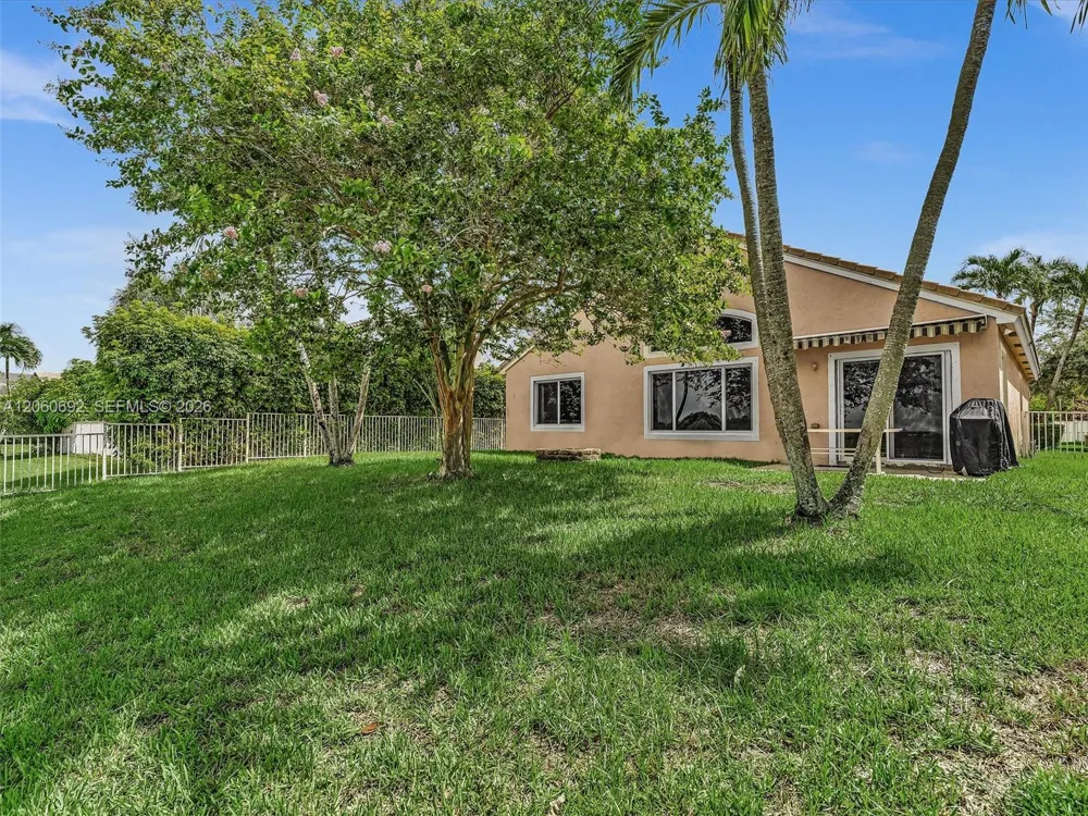 1208 NW 144th Ter Pembroke Pines, FL 33028