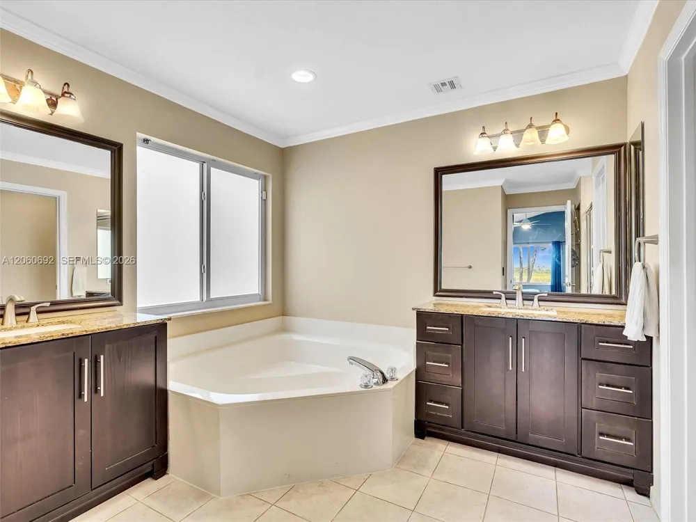 1208 NW 144th Ter Pembroke Pines, FL 33028