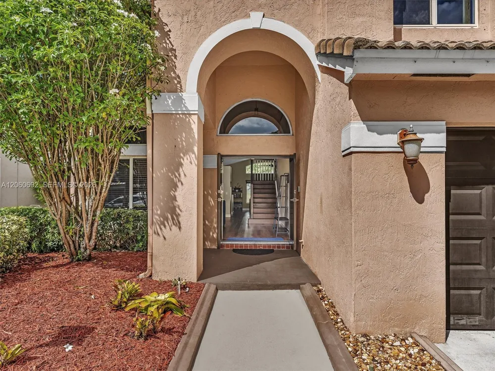 1208 NW 144th Ter Pembroke Pines, FL 33028