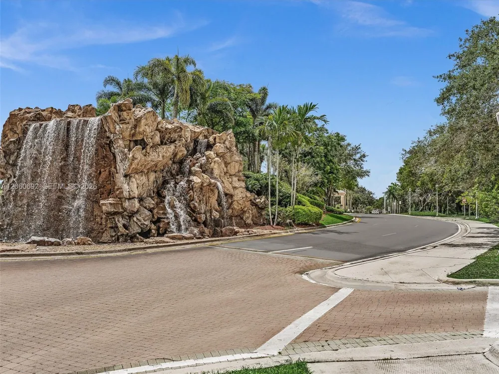 1208 NW 144th Ter Pembroke Pines, FL 33028