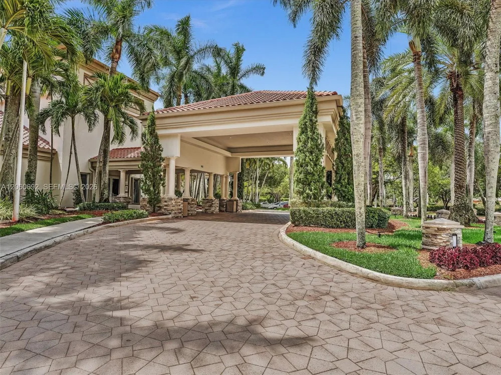 1208 NW 144th Ter Pembroke Pines, FL 33028