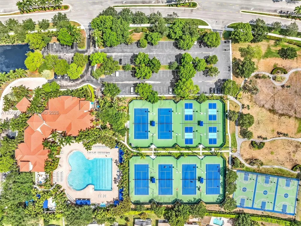 1208 NW 144th Ter Pembroke Pines, FL 33028