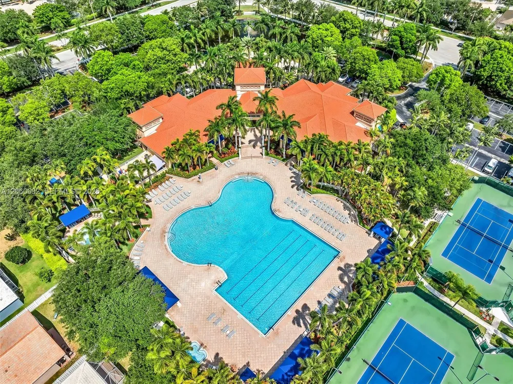 1208 NW 144th Ter Pembroke Pines, FL 33028