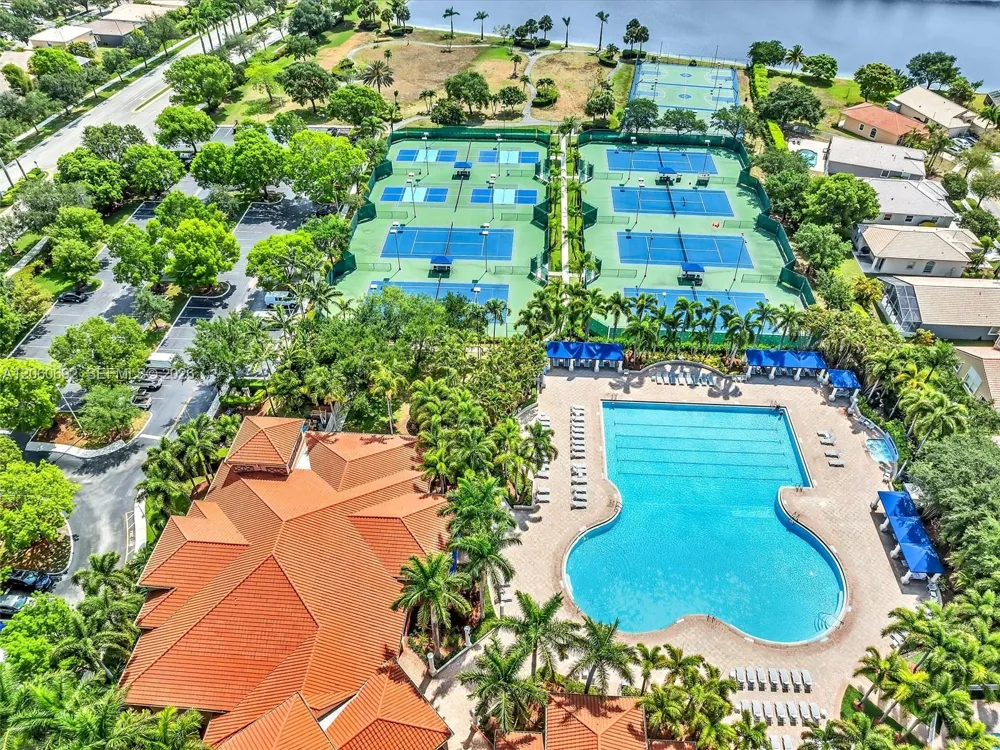 1208 NW 144th Ter Pembroke Pines, FL 33028