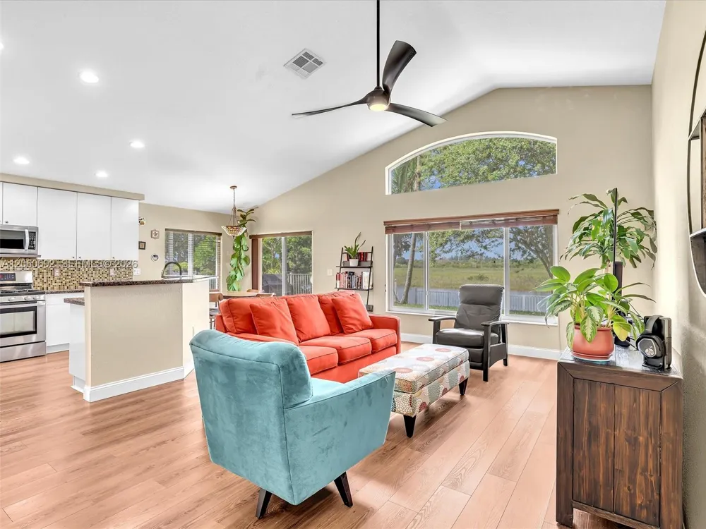 1208 NW 144th Ter Pembroke Pines, FL 33028