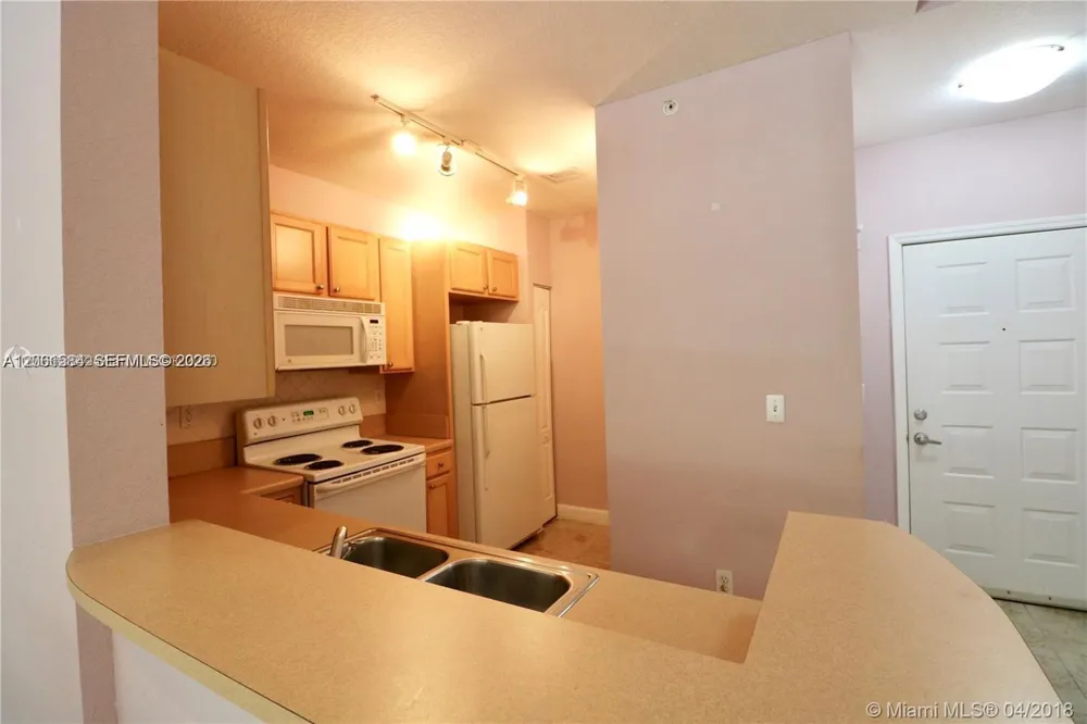 6001 SW 70th St #117 South Miami, FL 33143