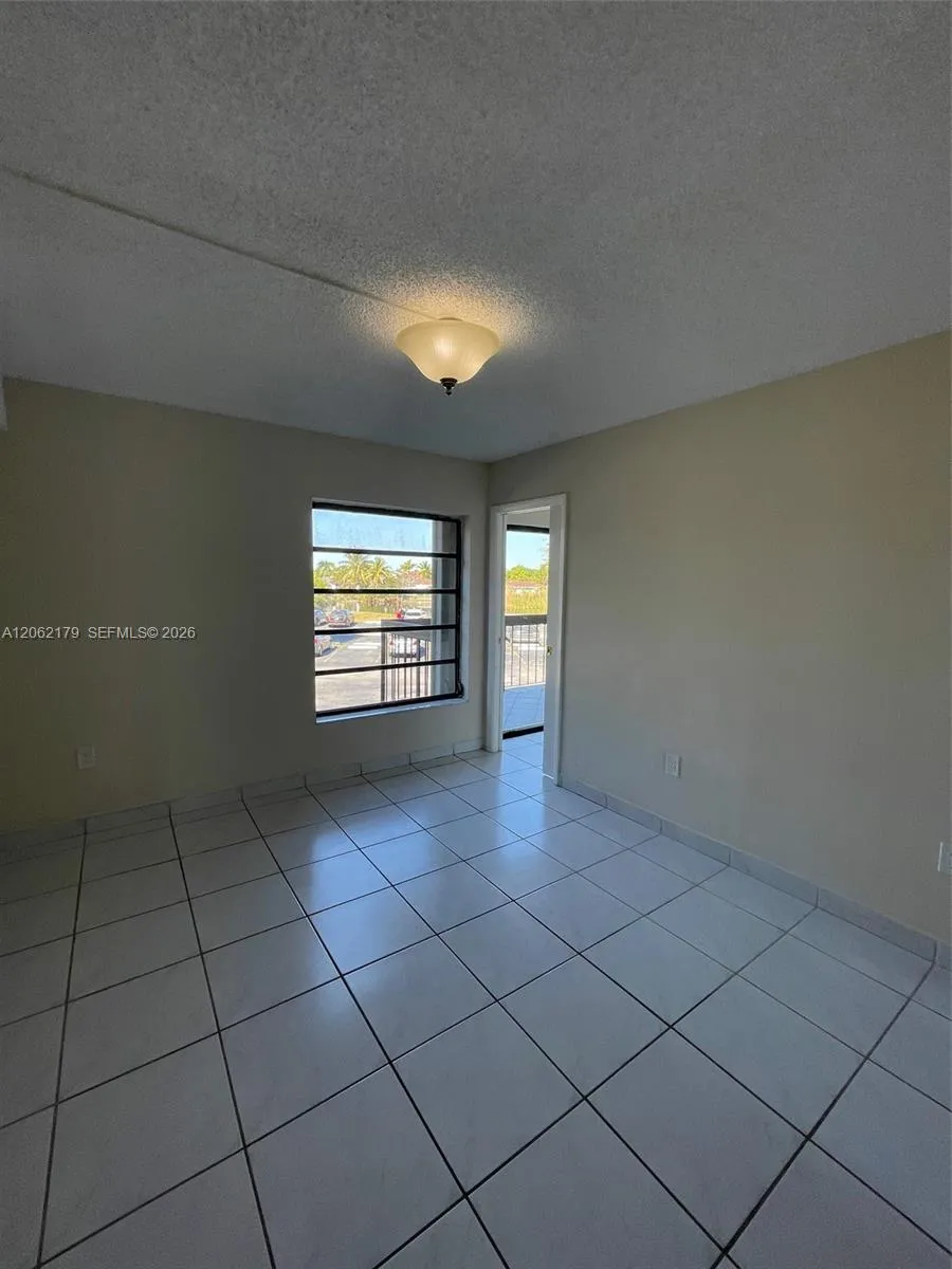 1350 SW 122nd Ave #212 Miami, FL 33184