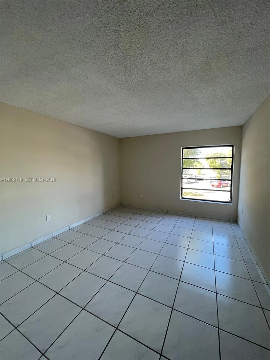 1350 SW 122nd Ave #212 Miami, FL 33184