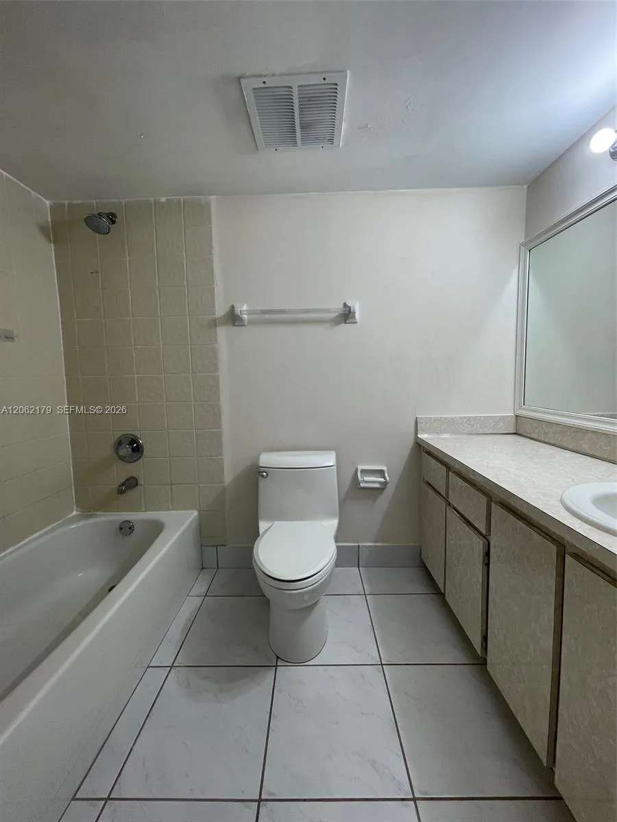 1350 SW 122nd Ave #212 Miami, FL 33184