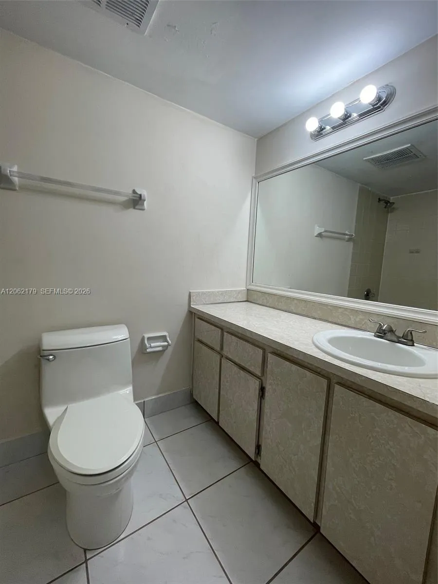 1350 SW 122nd Ave #212 Miami, FL 33184