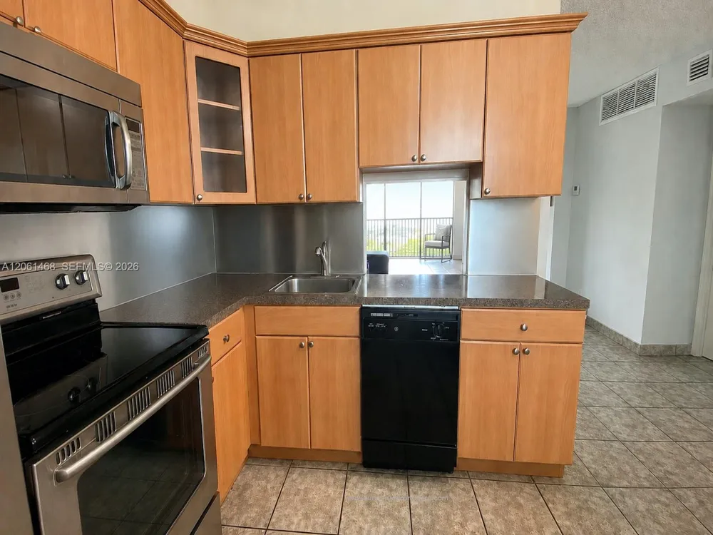 3703 NE 166th St #704 North Miami Beach, FL 33160