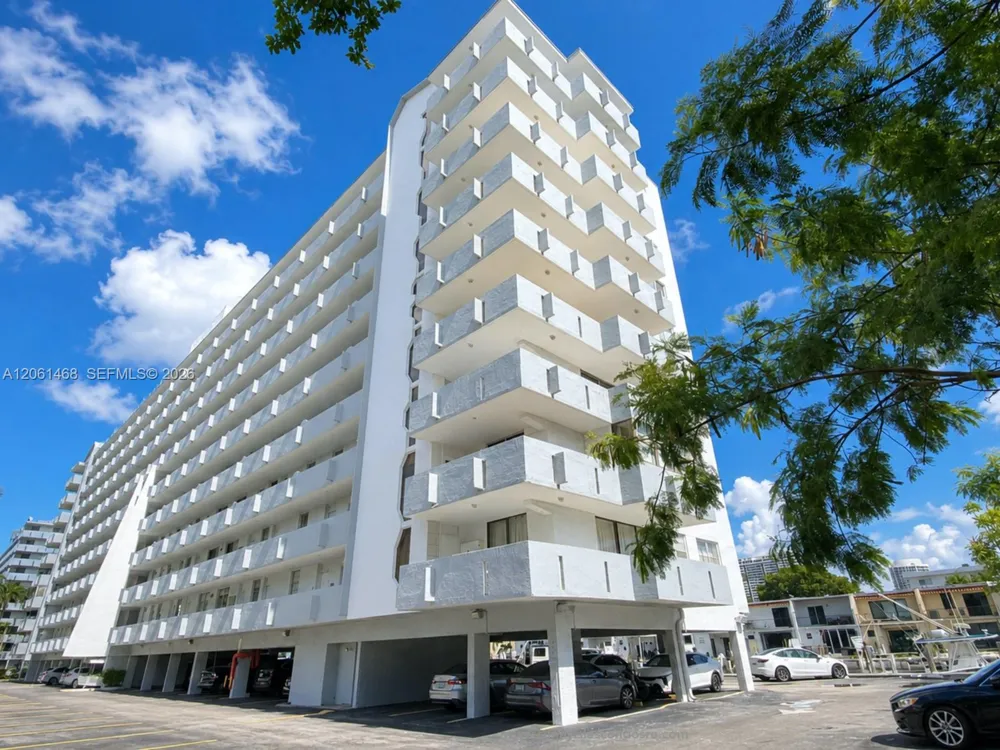 3703 NE 166th St #704 North Miami Beach, FL 33160