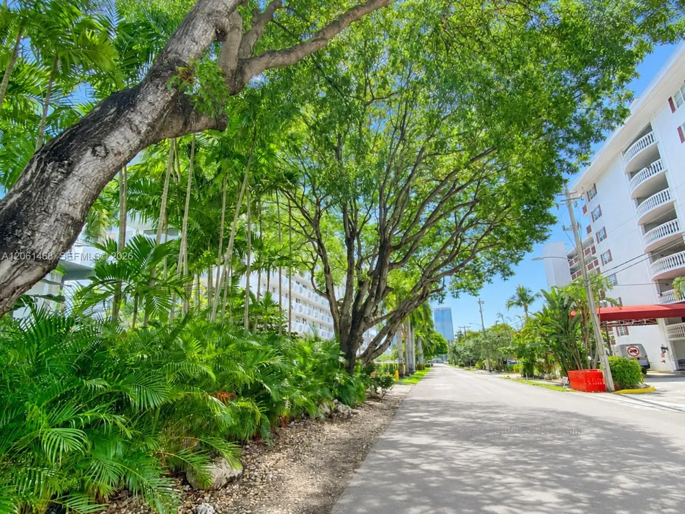 3703 NE 166th St #704 North Miami Beach, FL 33160