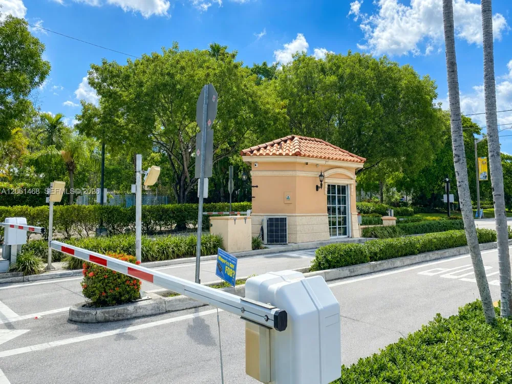 3703 NE 166th St #704 North Miami Beach, FL 33160